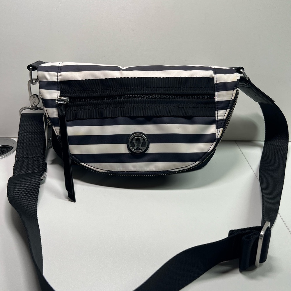 Lululemon festival bag purse black crossbody stripe apex